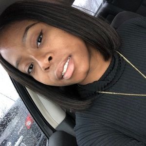 Meet your Posher, Steph